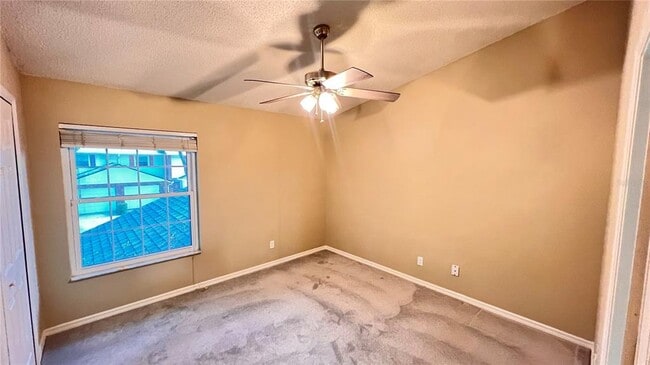 Building Photo - 5167 Lazy Oaks Dr