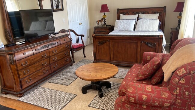 Building Photo - 175 Schools Dr