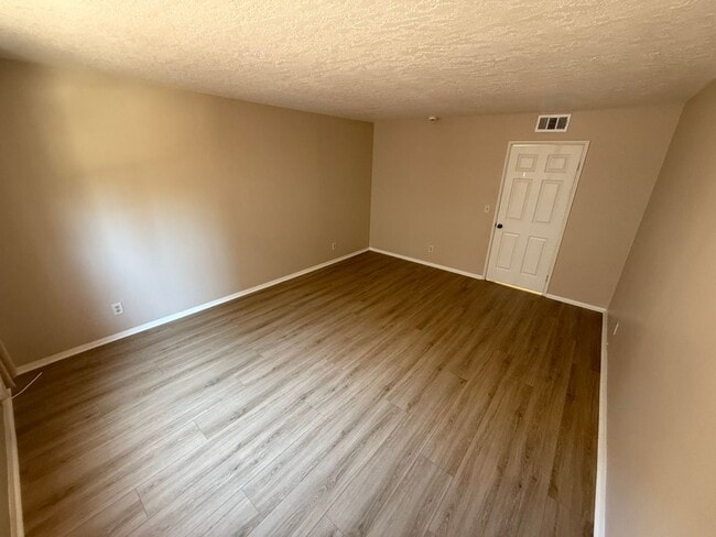 Building Photo - Amazing South Pasadena Condo in Prime Location!