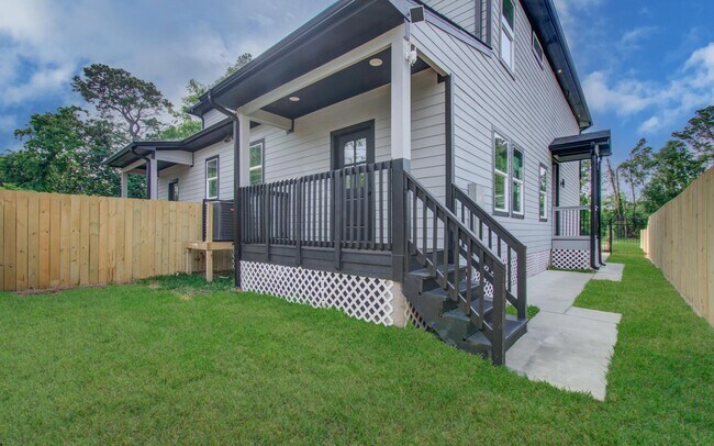 Building Photo - 8146 Cabot St