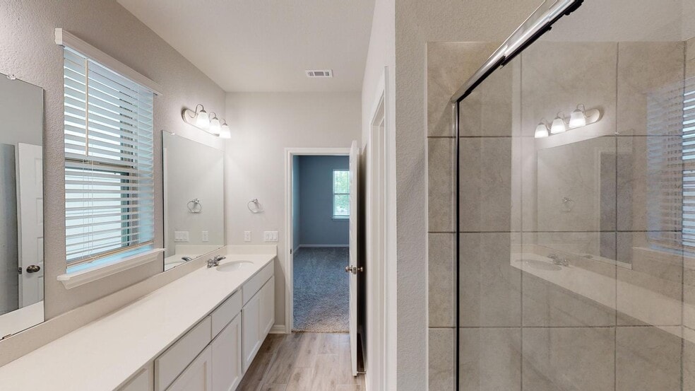 Building Photo - Pristine Leander home with access to community pool & park