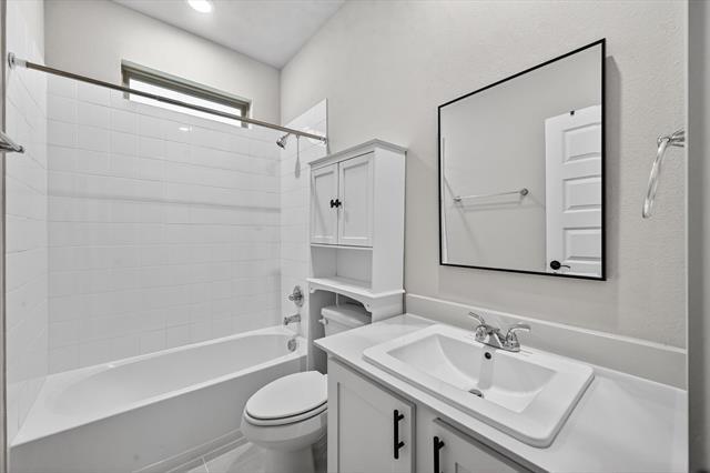 Building Photo - 222 Goosewood Dr