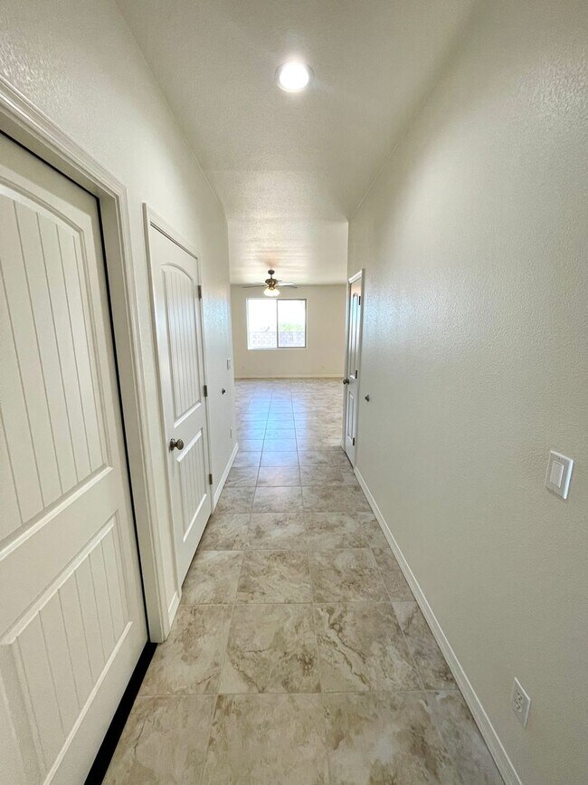 Building Photo - New 2024 Built 3 Bedroom Home with Beautif...