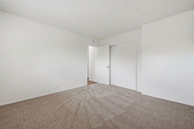 Building Photo - 802-816 Lincoln Avenue