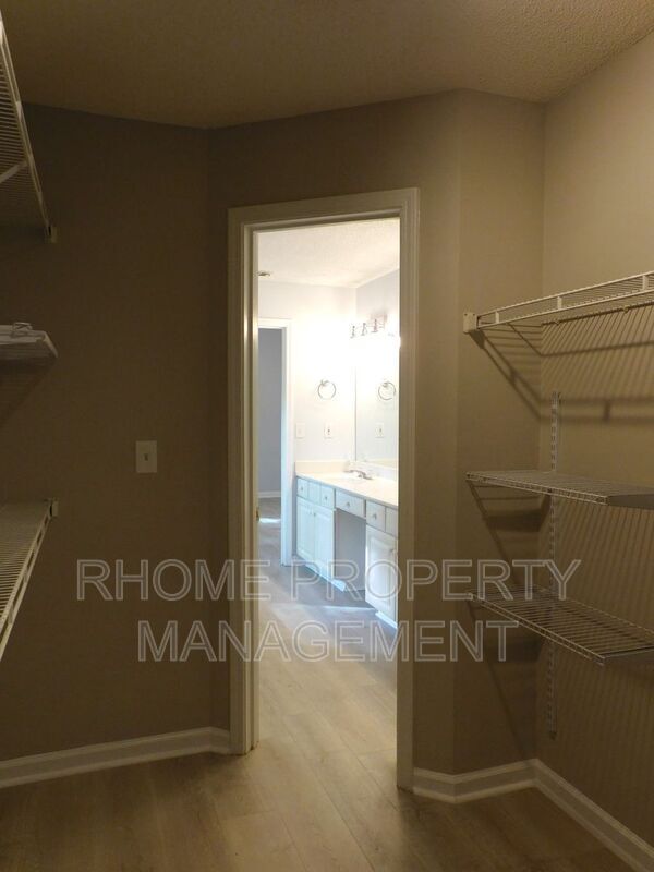 Building Photo - 9050 Brockham Way