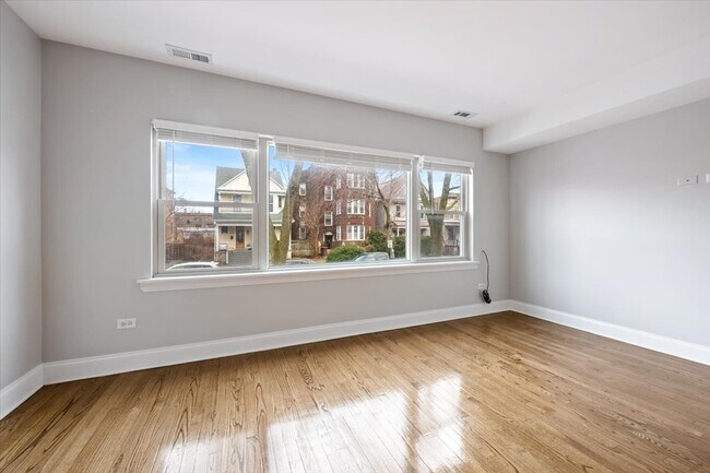 Building Photo - 1343 W Winona St