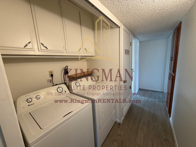 Building Photo - Spacious 3-Bedroom, 2-Bath Home Featuring Fresh Updates Throughout