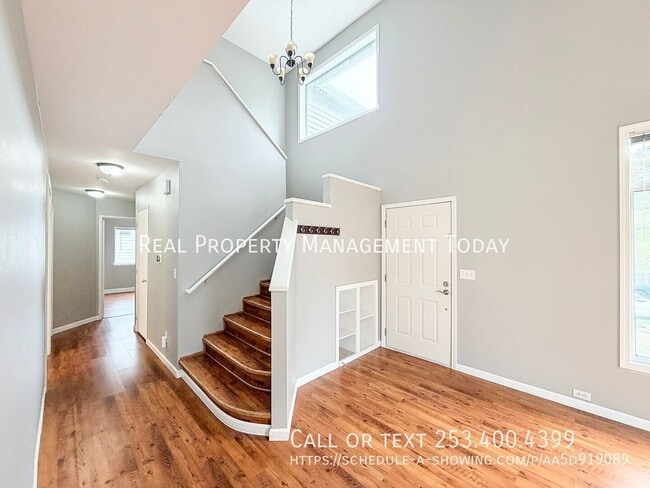 Building Photo - 4914 Norpoint Way NE