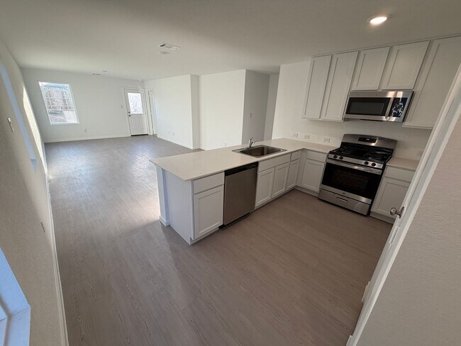 Building Photo - 10551 Aqueduct Crk