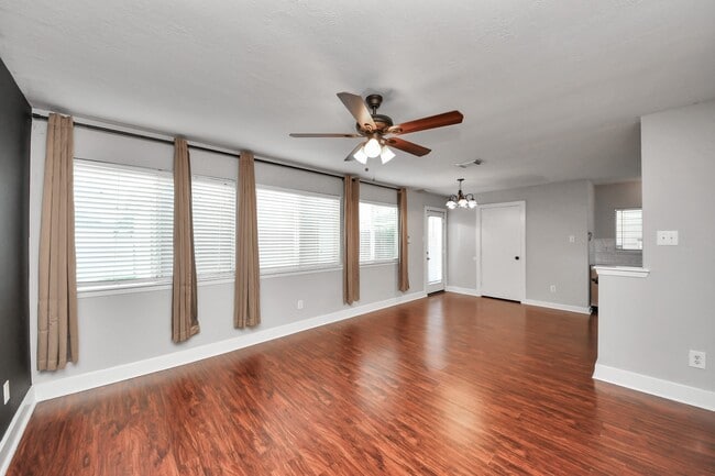 Building Photo - 1536 Kew Garden Dr