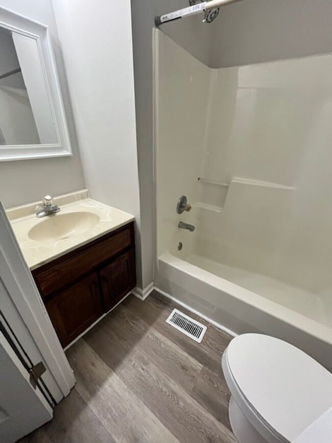 Building Photo - 2 Bedroom, 1.5 Bath Close to Berea College