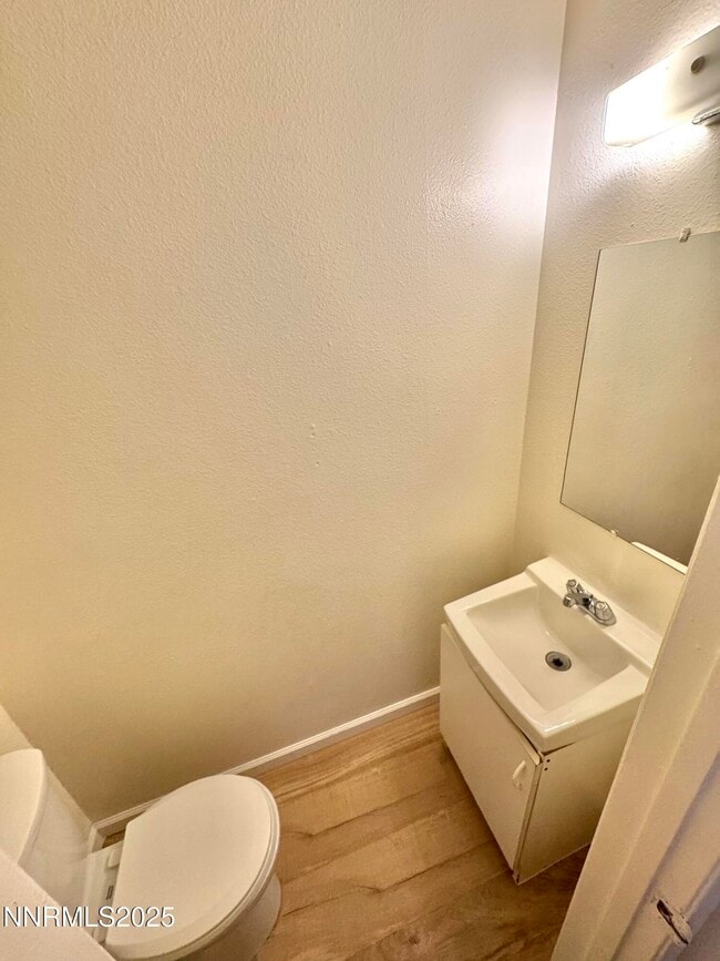 Building Photo - 827 Belli Dr