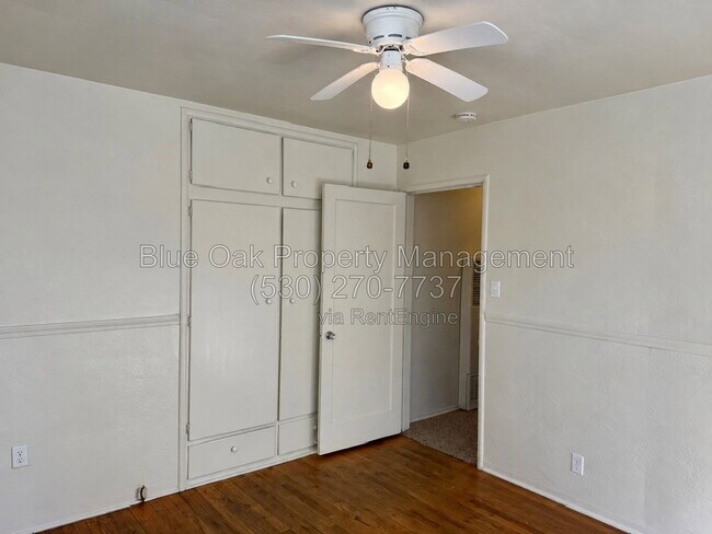 Building Photo - 1476 E 8th St