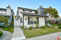 Building Photo - 219 13th St