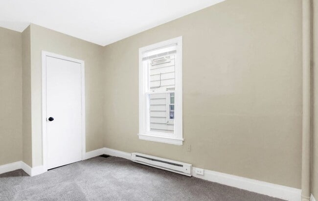 Building Photo - Bright 4 Bedroom, 1.5 Bath Home in Enola Pa!