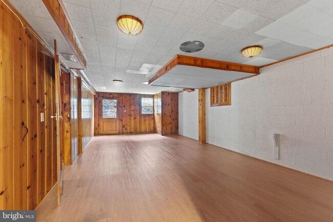 Building Photo - 612 S Quincy St