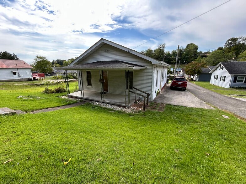 Primary Photo - 807 W 4th St