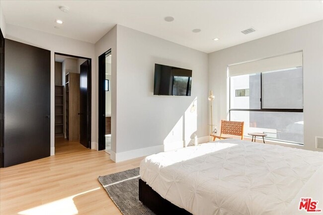Building Photo - 2034 S Curson Ave