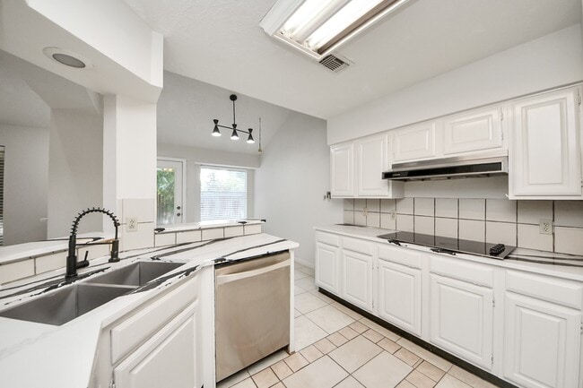Building Photo - 3611 Bee Bayou Ln