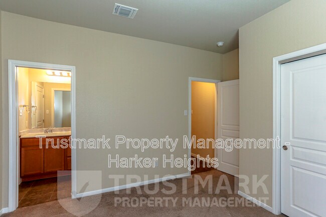 Building Photo - 8121 Iron Gate Dr