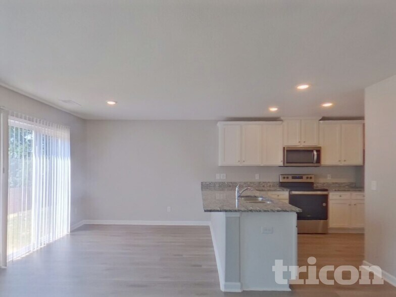 Building Photo - 2124 Southlea Dr