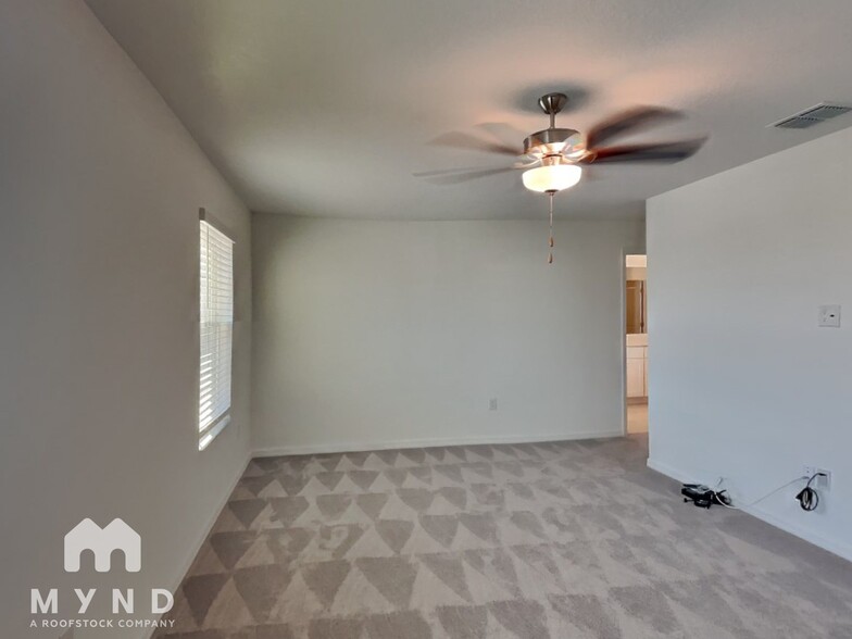 Building Photo - 32063 Pop Ash Pl