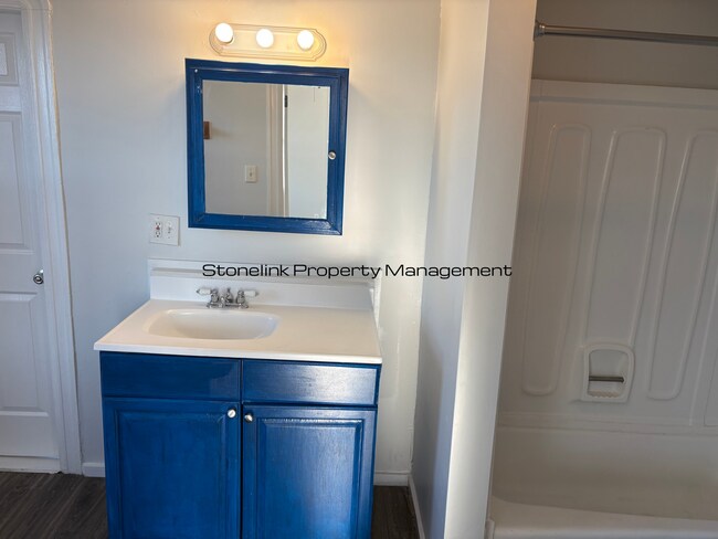 Building Photo - 21 Kenyon Ave