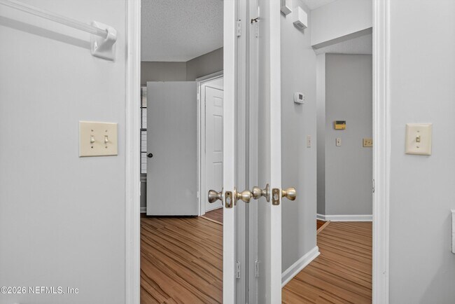 Building Photo - 8010 International Village Dr