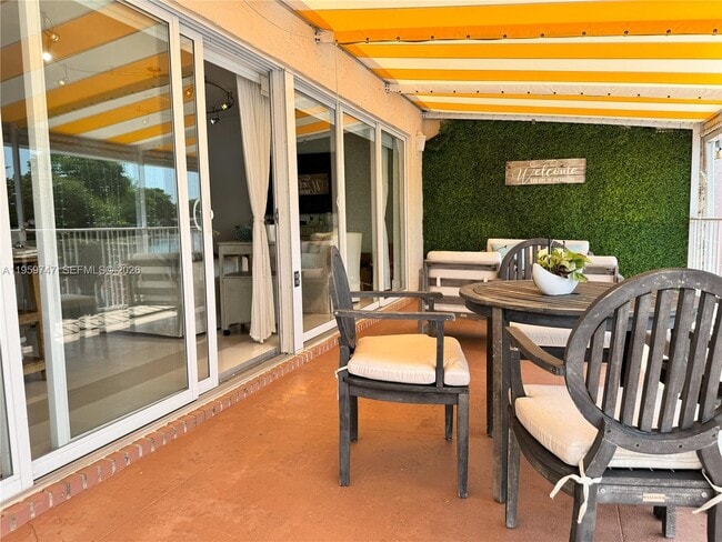 Building Photo - 7002 Holly Rd