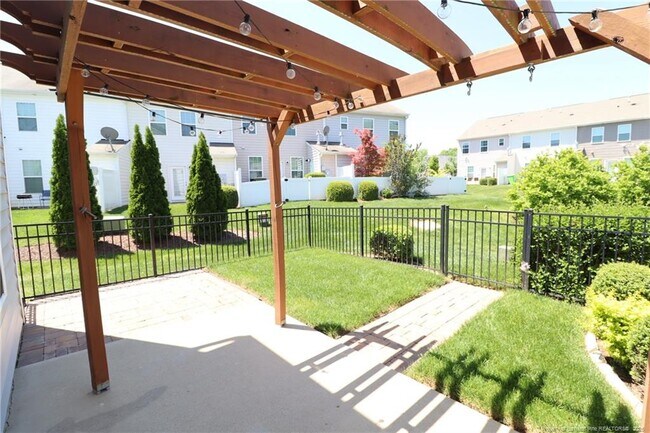 Building Photo - 408 Starkey St