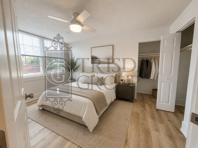 Building Photo - Avail Sept 1: 2BR Apt in Beechview, South Hills.  BEAUTIFUL design, Laminate Floors, AC, Pets OK,...