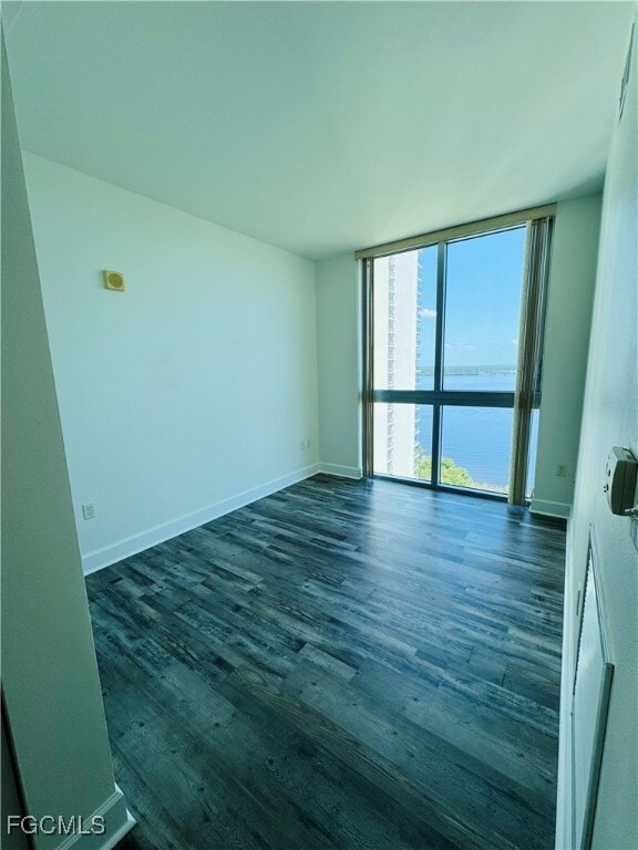 Building Photo - 3000 Oasis Grand Blvd