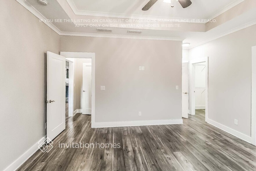 Building Photo - 98 Mission Oak Dr SE