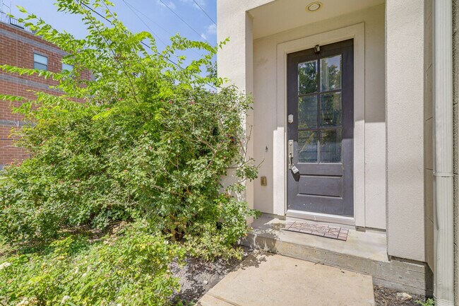 Building Photo - 1613 Bonner St