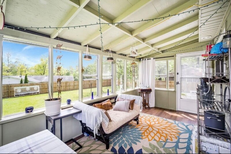 Building Photo - 515 Maxine Dr