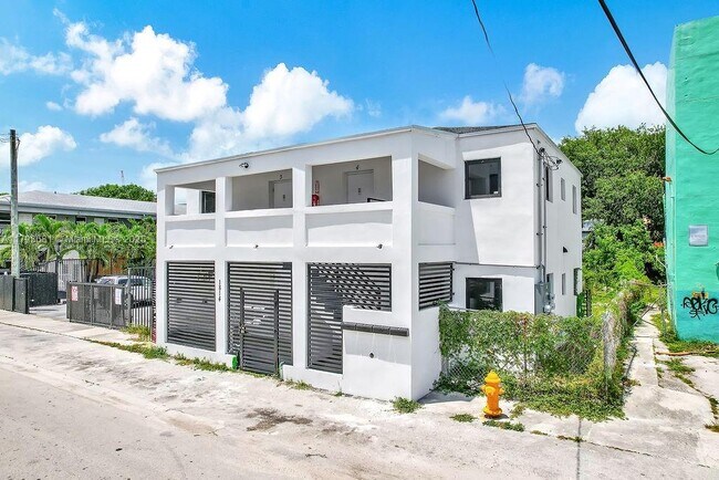 Building Photo - 1814 NW 2nd Ct