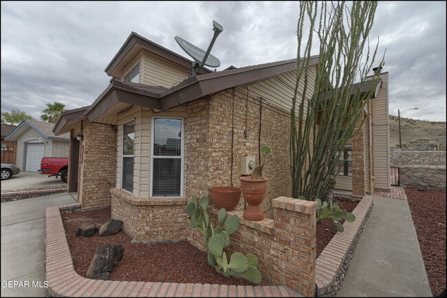 Building Photo - 894 Melville Ln