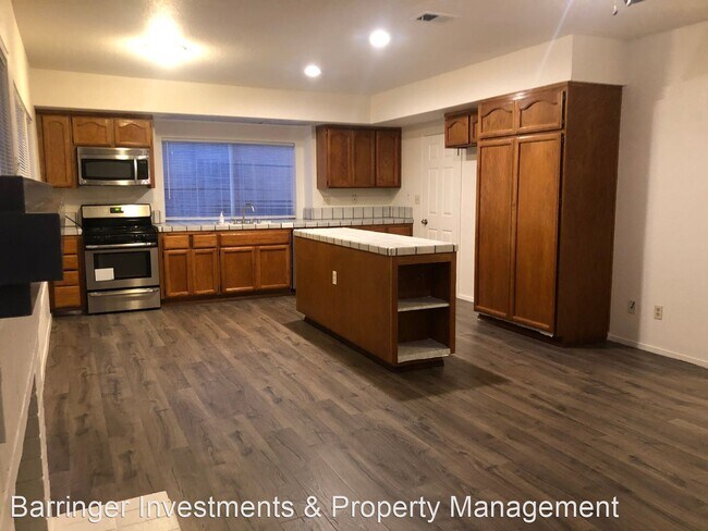 Building Photo - 4 br, 3 bath House - 1940 Cactus Street