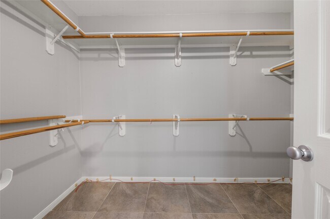 Building Photo - 6354 Wilshire Ridge