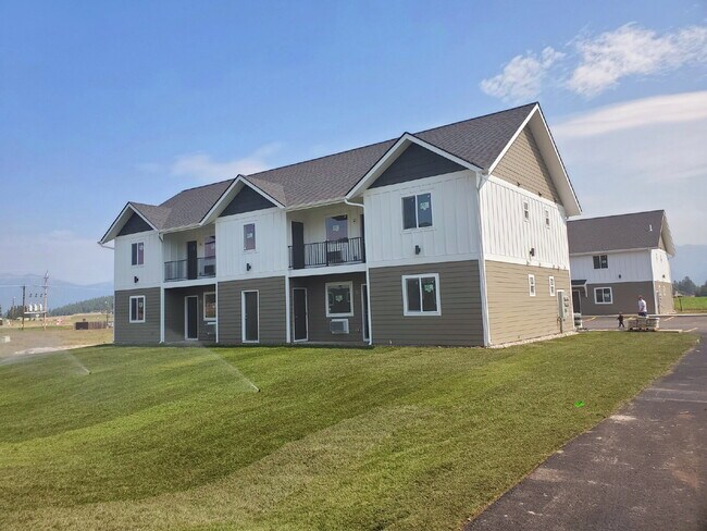 Building Photo - 2 bed, 2 bath with great views!