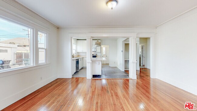 Building Photo - 1436 S Norton Ave