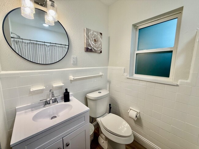 Building Photo - 2322 Metropolitan Ave