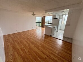 Building Photo - 8th Floor Golf Course View 2 Bed 2 Bath 1 ...