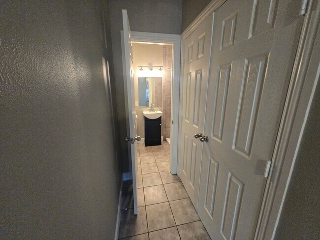 Building Photo - 1801 Archery Ln