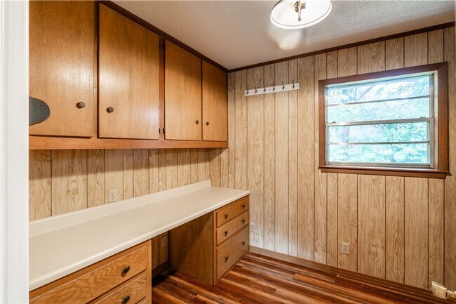 Building Photo - 3 Bedroom Home in Convenient Location