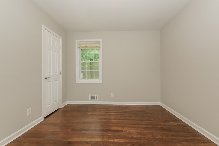 Building Photo - 195 Greenway Dr