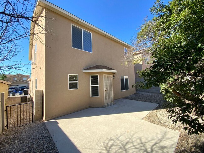 Building Photo - 3 Bedroom Home Available Near Unser Blvd N...
