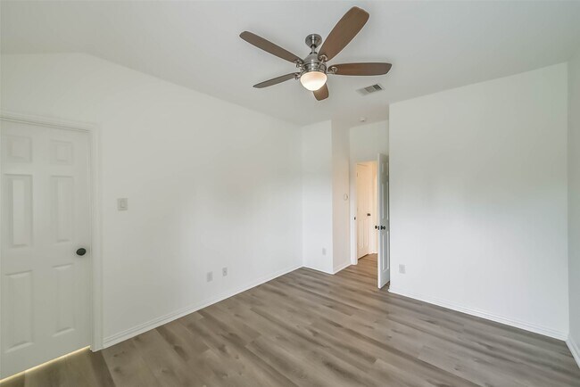 Building Photo - 1202 Maroon Ln