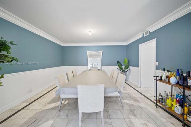 Building Photo - 10155 Collins Ave