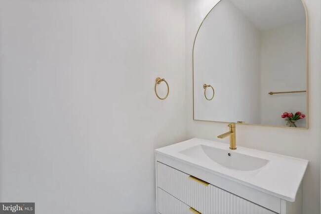 Building Photo - 116 Thomas St NW